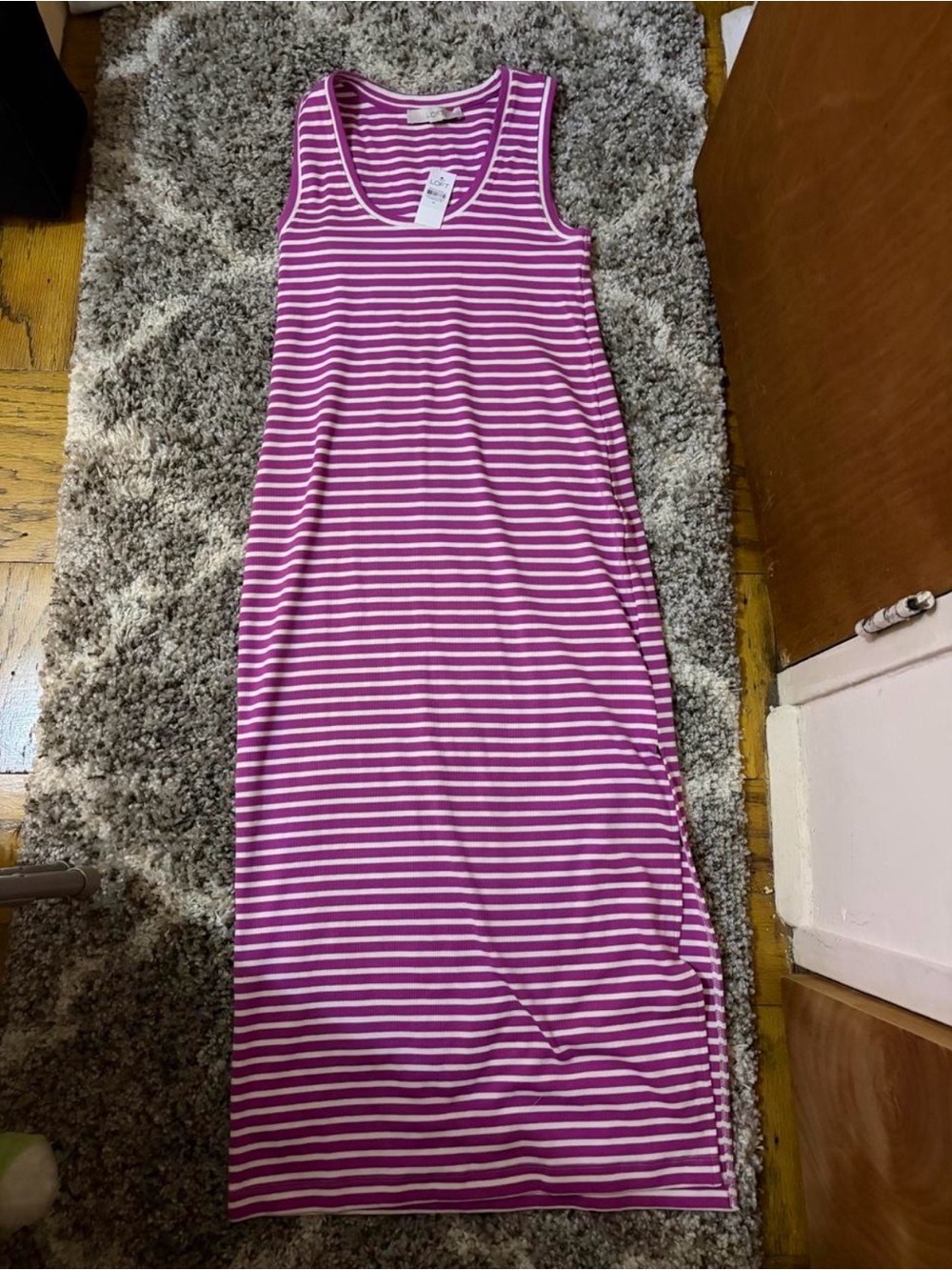 LOFT DRESS W/ SMALL SLIT